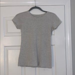 gray T shirt